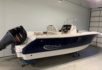 2022 Robalo R230 Biscayne Blue/White  Boat